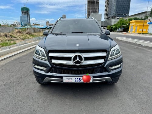 កាត់បានក្តៅMercedes-Ben GL350 V6 ម៉ាស៊ូត Bluetec ឆ្នាំ2014 ថ្មីណាស់ទឹកថ្នាំសុីន1ជុំ