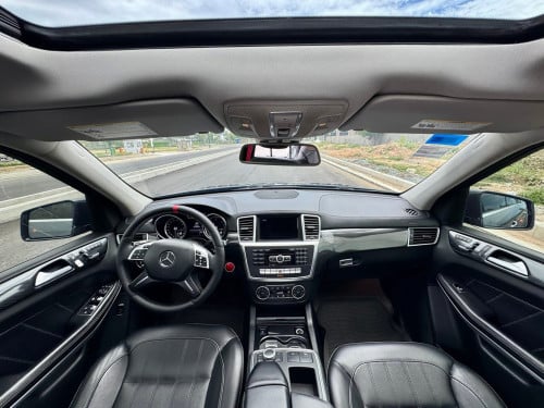 កាត់បានក្តៅMercedes-Ben GL350 V6 ម៉ាស៊ូត Bluetec ឆ្នាំ2014 ថ្មីណាស់ទឹកថ្នាំសុីន1ជុំ