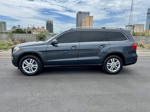 កាត់បានក្តៅMercedes-Ben GL350 V6 ម៉ាស៊ូត Bluetec ឆ្នាំ2014 ថ្មីណាស់ទឹកថ្នាំសុីន1ជុំ