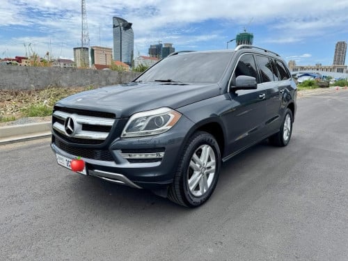 កាត់បានក្តៅMercedes-Ben GL350 V6 ម៉ាស៊ូត Bluetec ឆ្នាំ2014 ថ្មីណាស់ទឹកថ្នាំសុីន1ជុំ