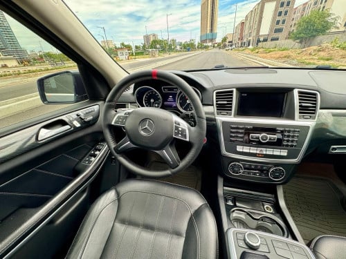 កាត់បានក្តៅMercedes-Ben GL350 V6 ម៉ាស៊ូត Bluetec ឆ្នាំ2014 ថ្មីណាស់ទឹកថ្នាំសុីន1ជុំ