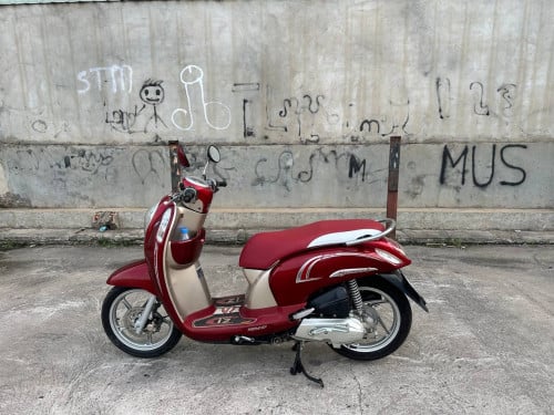 លក់ scoopy ម៉ូតូសំនុំសុីន 099 699 711