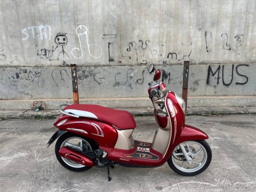 លក់ scoopy ម៉ូតូសំនុំសុីន 099 699 711