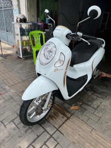 លក់​ scoopy 2021 ម៉ូតូក្រុមហ៊ុន​ ជិះថែណាស់ទឹកថ្នាំនៅសុីនទាំងអស់100%