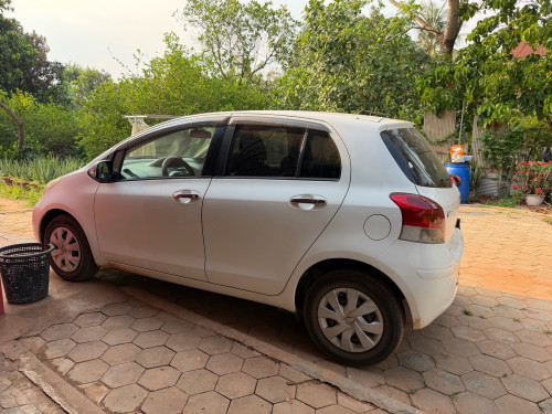 ឡានលក់​ Toyota Vitz 2009 តម្លៃ​ 7500$ ចរចា​ទីតាំងសៀមរាប​