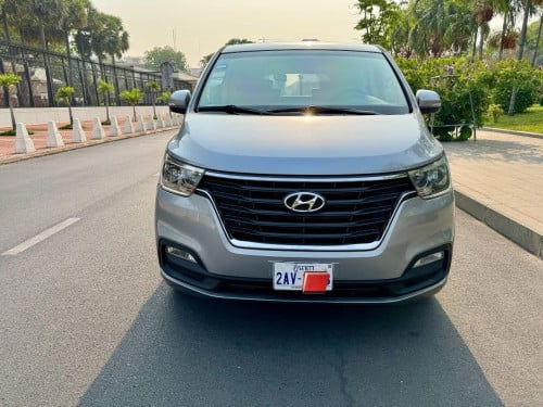 🚘Hyundai H1 2019 full option ឡានក្រុមហ៊ុន សោរ២គ្រាប់🔑🔑ធានាឡានថ្មី មិនបុក កាត់តរ