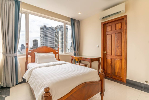3 bedroom 3 bathroom for Rent in BKK 1