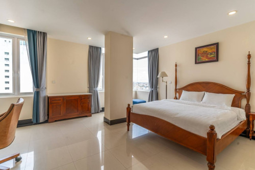 3 bedroom 3 bathroom for Rent in BKK 1