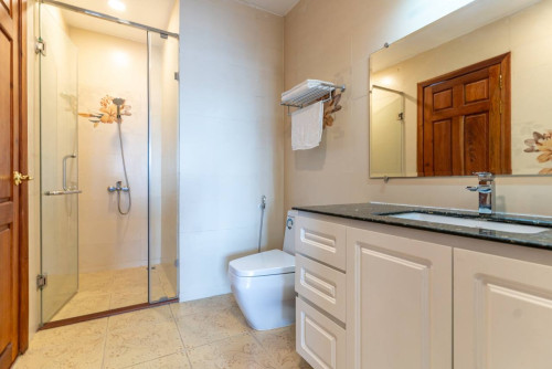 3 bedroom 3 bathroom for Rent in BKK 1