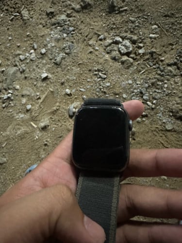 Apple Watch s5 44mm 100$ មានឆ្នាំងសាកសុីន