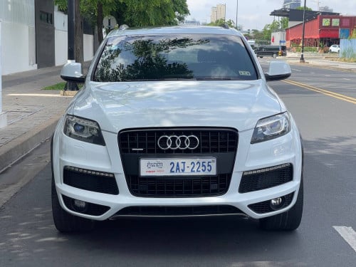 Audi Q7 2013 ម្ចាស់ដេីមខ្លាញ់គោទឹកថ្នាំហ្សុីនមួយជុំ