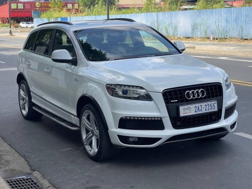 Audi Q7 2013 ម្ចាស់ដេីមខ្លាញ់គោទឹកថ្នាំហ្សុីនមួយជុំ