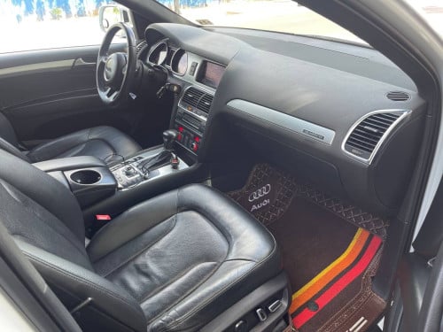 Audi Q7 2013 ម្ចាស់ដេីមខ្លាញ់គោទឹកថ្នាំហ្សុីនមួយជុំ