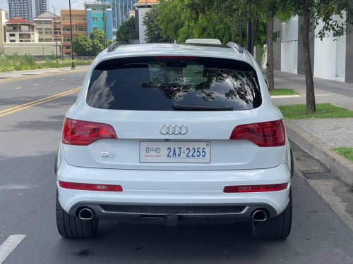 Audi Q7 2013 ម្ចាស់ដេីមខ្លាញ់គោទឹកថ្នាំហ្សុីនមួយជុំ