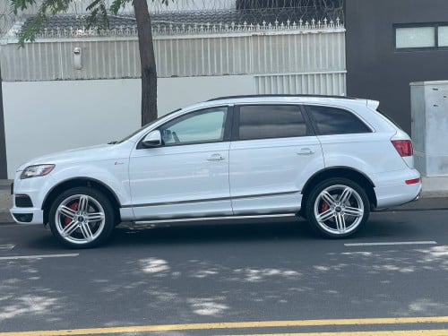 Audi Q7 2013 ម្ចាស់ដេីមខ្លាញ់គោទឹកថ្នាំហ្សុីនមួយជុំ
