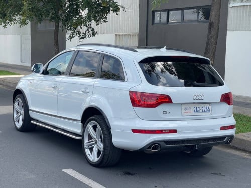 Audi Q7 2013 ម្ចាស់ដេីមខ្លាញ់គោទឹកថ្នាំហ្សុីនមួយជុំ