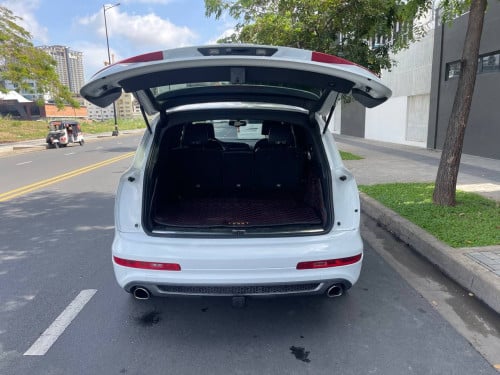 Audi Q7 2013 ម្ចាស់ដេីមខ្លាញ់គោទឹកថ្នាំហ្សុីនមួយជុំ