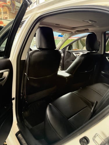 Car CT200h for rent