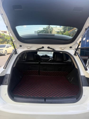 Car CT200h for rent