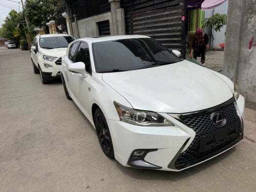 CT 200h 2013 ក្រដាស់ពន្ធឃ្លាំង​ ឡានស្អាត