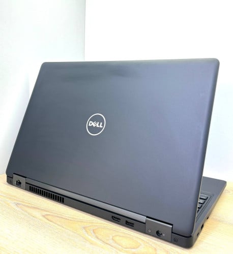 Dell Latitude 5580Core : i5-7300U / Ram : 8GB DDR4HDD : SSD 256GB / VGA : intel graphics