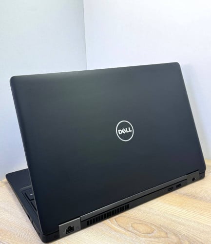 Dell Latitude 5580Core : i5-7300U / Ram : 8GB DDR4HDD : SSD 256GB / VGA : intel graphics