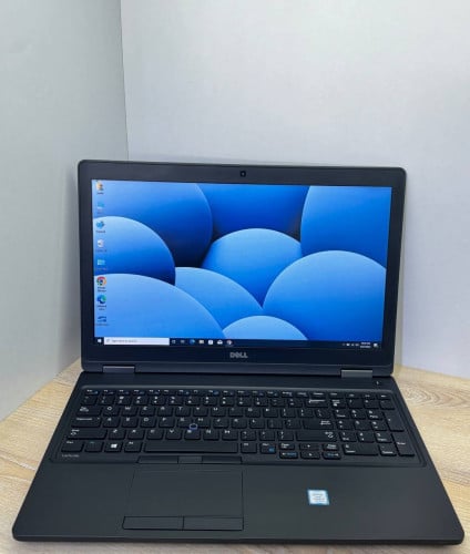 Dell Latitude 5580Core : i5-7300U / Ram : 8GB DDR4HDD : SSD 256GB / VGA : intel graphics
