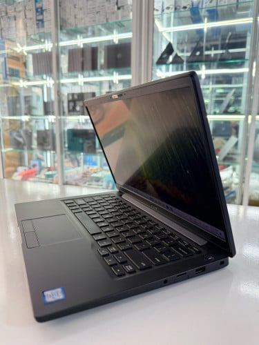 Dell Latitude 7400CPU : i7-8665URam : 8GB DDR4HDD : M.2 256GB Display : 14”Touchscreen