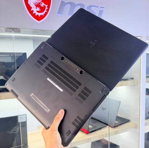 Dell Latitude E7270Core i5-6thRam : 8GB / HDD : 256GB