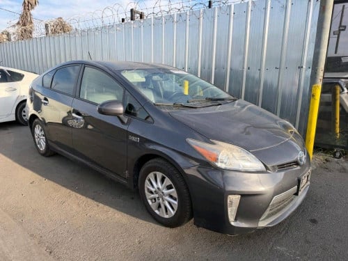 ETA ថ្ងៃ19 ខែ06 2026 Prius2014 Plug In opt4 ពណ័ប្រផេះ កៅអីចុច ពូកស្បែក ចង្កូតស្បែក មានស្លាយកុងទ័រ