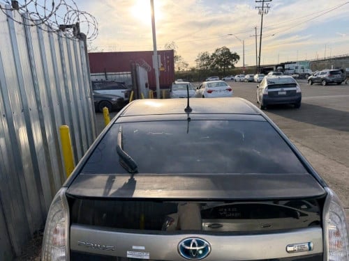 ETA ថ្ងៃ19 ខែ06 2026 Prius2014 Plug In opt4 ពណ័ប្រផេះ កៅអីចុច ពូកស្បែក ចង្កូតស្បែក មានស្លាយកុងទ័រ