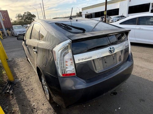 ETA ថ្ងៃ19 ខែ06 2026 Prius2014 Plug In opt4 ពណ័ប្រផេះ កៅអីចុច ពូកស្បែក ចង្កូតស្បែក មានស្លាយកុងទ័រ