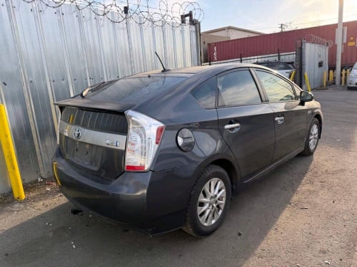 ETA ថ្ងៃ19 ខែ06 2026 Prius2014 Plug In opt4 ពណ័ប្រផេះ កៅអីចុច ពូកស្បែក ចង្កូតស្បែក មានស្លាយកុងទ័រ