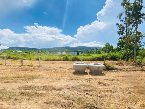 ដីលក់​ (Land for sale)