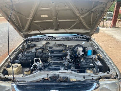 Hilux 2004 ម៉ាស៊ូតលេខដៃប៉ុង១