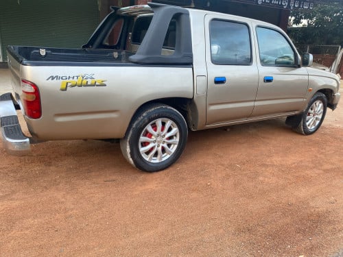 Hilux 2004 ម៉ាស៊ូតលេខដៃប៉ុង១