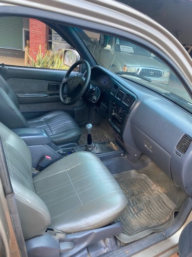 Hilux 2004 ម៉ាស៊ូតលេខដៃប៉ុង១