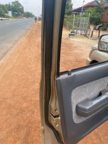 Hilux 2004 ម៉ាស៊ូតលេខដៃប៉ុង១