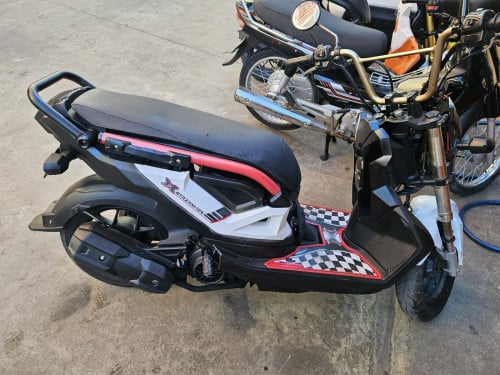 zoomer X  2019 modle with ID card and plate.