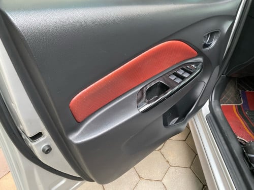 Hot sale ឆ្វេងស៊ីន Toyota Yaris S 2007 2CD
