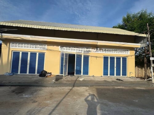 House for rent size 4.3m x 6m with mezzanine floor, ផ្ទះជួលជិតផ្សារបឹងបៃតង មានឡៅតឿ.  150$/month.