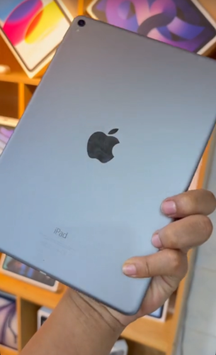 I pad pro9.7 128g wifi only 120$