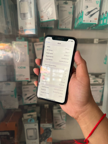 iPhone 11 CH 128G អេក្រង់សុីន អត់ស្គេន សំបកស្អាតល្មមប្រេី បងបងត្រូវការ អាចសាកសួរបានណា តម្លៃតែ 88$ទេ
