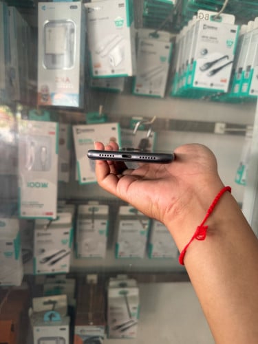 iPhone 11 CH 128G អេក្រង់សុីន អត់ស្គេន សំបកស្អាតល្មមប្រេី បងបងត្រូវការ អាចសាកសួរបានណា តម្លៃតែ 88$ទេ