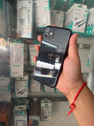 iPhone 11 CH 128G អេក្រង់សុីន អត់ស្គេន សំបកស្អាតល្មមប្រេី បងបងត្រូវការ អាចសាកសួរបានណា តម្លៃតែ 88$ទេ