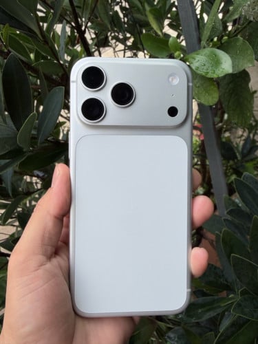iPhone 17 pm ស្អាតដូចថ្មី 256G ZA ថ្ម100% សាកថ្មបាន65ដងមានប្រអប់ខ្សែហ្សុីន