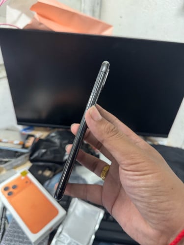 iPhone X 65G សានុំសុីន ស្អាតល្មមប្រេីបងបង