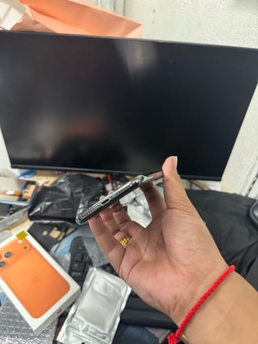 iPhone X 65G សានុំសុីន ស្អាតល្មមប្រេីបងបង