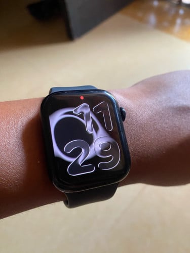 Iwatch zin series 7 45mm ត្រូវទឹកបាន