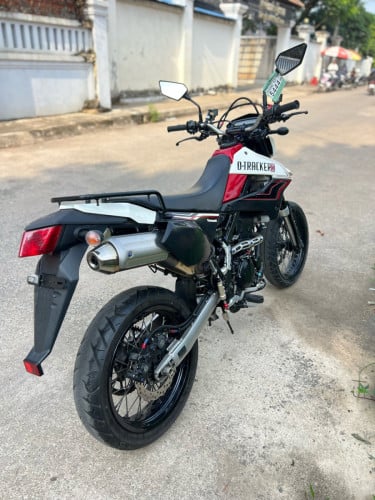 Kawasaki D.TRACK250x ក្រដាស់ពន្ទ ម៉ូតូឃ្លាំងជប៉ុន ប្រើប៊ីក